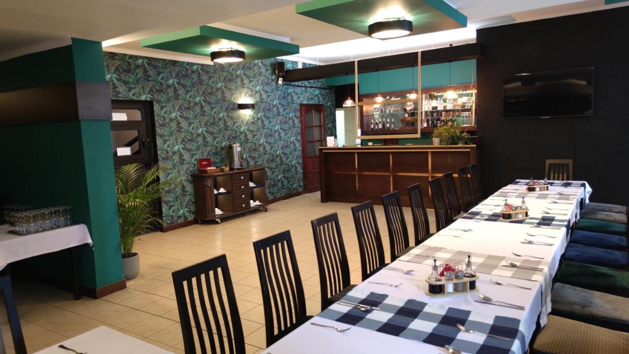 Bialy Orzel Aparthotel แชมิตช์ ภายนอก รูปภาพ