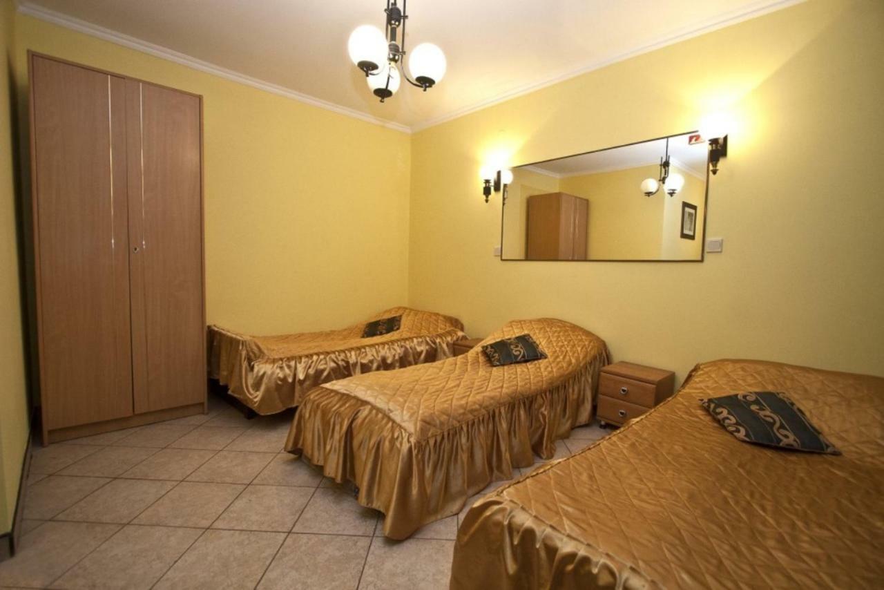 Bialy Orzel Aparthotel แชมิตช์ ภายนอก รูปภาพ