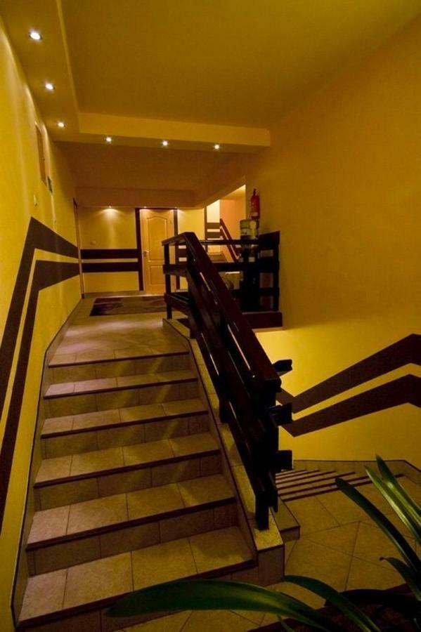 Bialy Orzel Aparthotel แชมิตช์ ภายนอก รูปภาพ