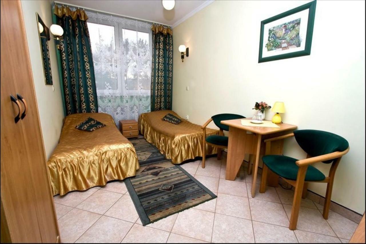 Bialy Orzel Aparthotel แชมิตช์ ภายนอก รูปภาพ