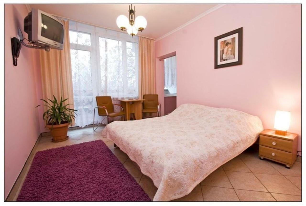 Bialy Orzel Aparthotel แชมิตช์ ภายนอก รูปภาพ