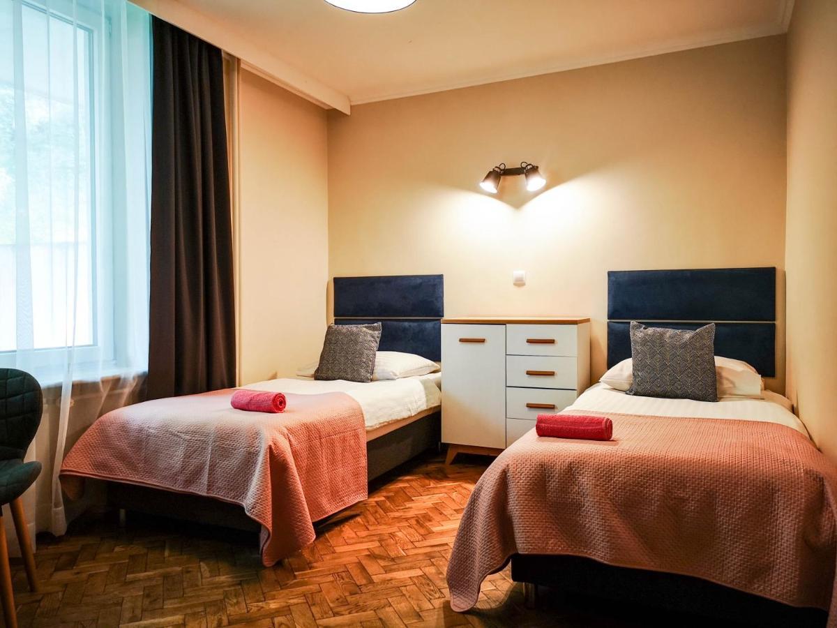 Bialy Orzel Aparthotel แชมิตช์ ภายนอก รูปภาพ